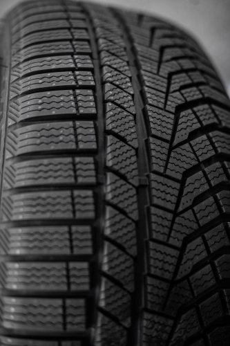 фото протектора и шины Ice Blazer Alpine EVO1 Шина Sailun Ice Blazer Alpine Evo 1 255/50 R19 107V